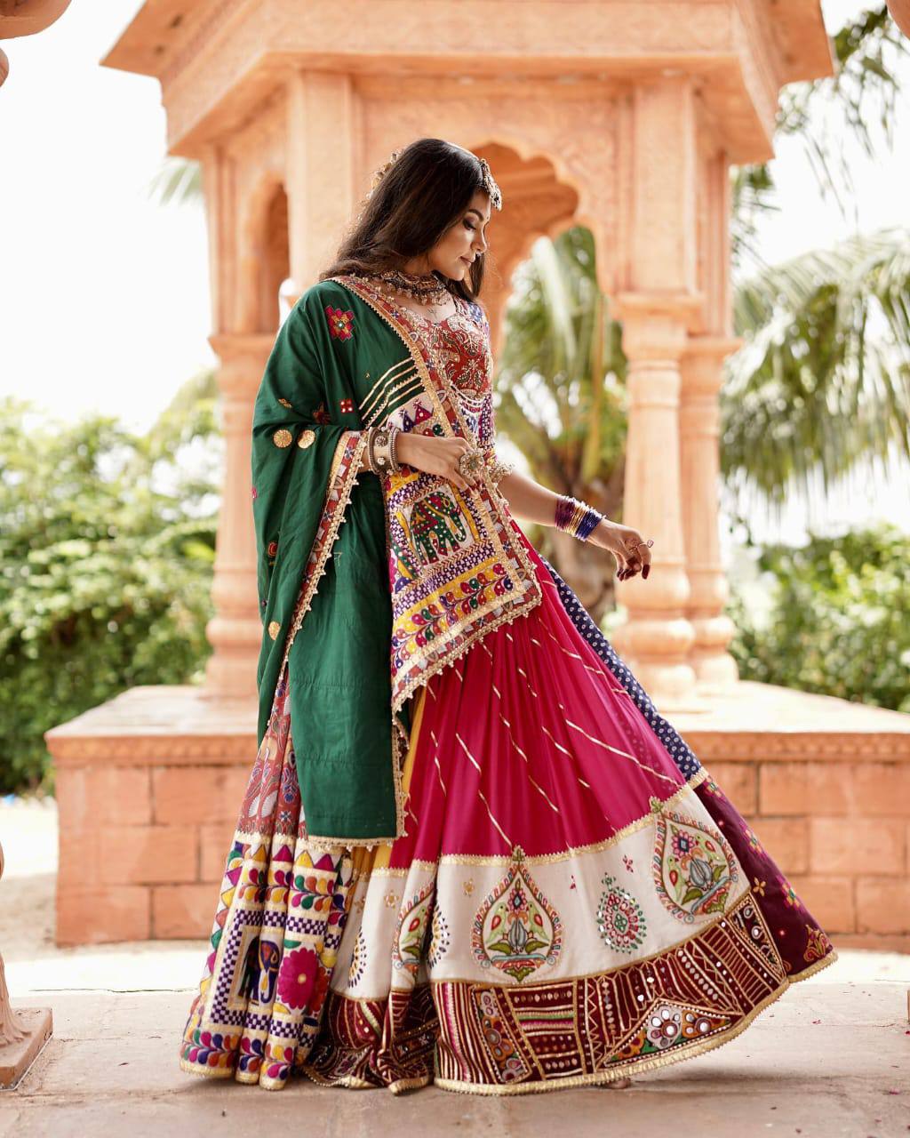 1564 LEHNGHA CHOLI