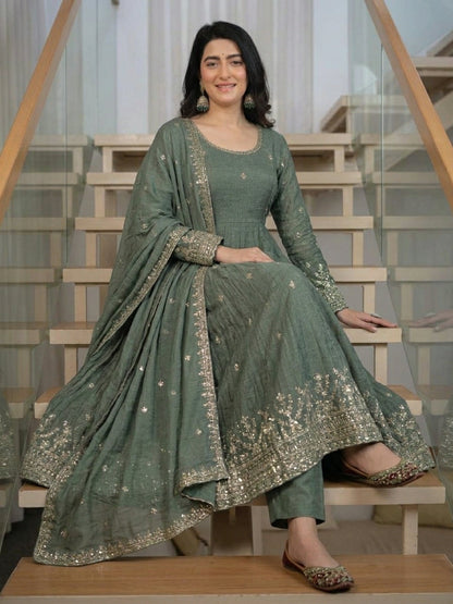 Aariza Graceful Anarkali Set