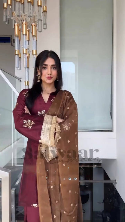 Nayrisa Crep Silk Classic Pant Set